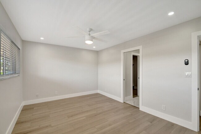 Building Photo - 300 Waterway Dr S
