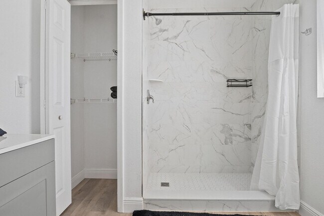 Building Photo - 919 Ave S SE