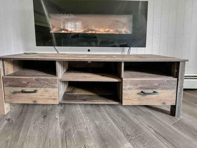 Building Photo - 2 Bedroom, 1 Bath on Peak 8! Updated unit, ground floor, great location!  Heat included!