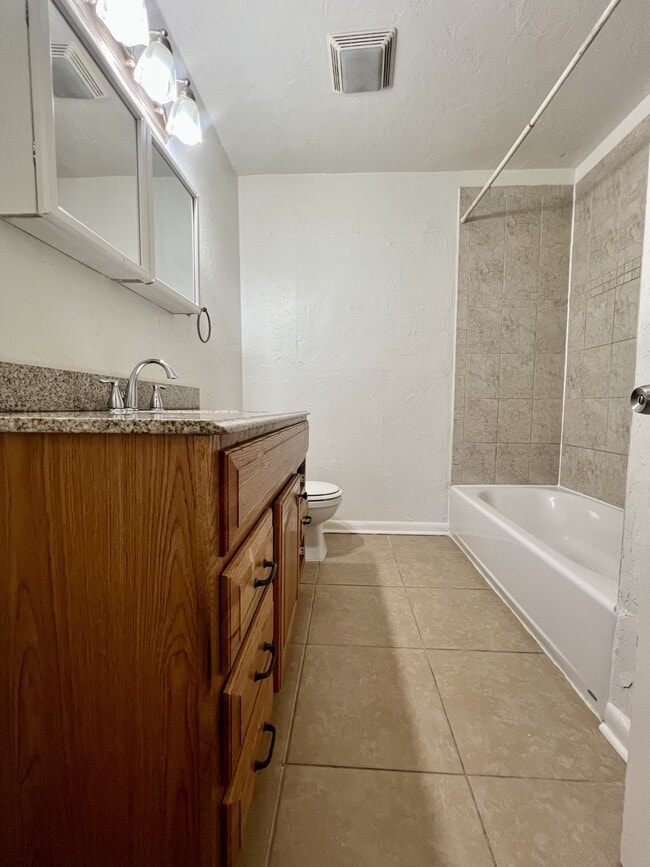 Building Photo - 703 Terry Dr