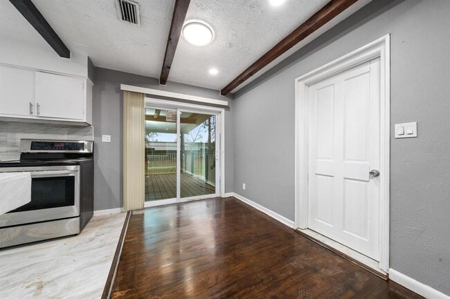 Building Photo - 6531 Hill Top Rd