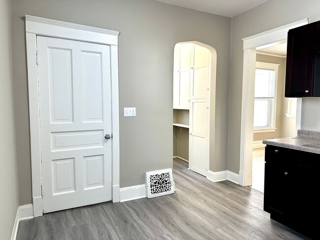 Building Photo - AVAILABLE JUNE - Beautifully Renovated 4 Bed 1 Bath in East Hillside