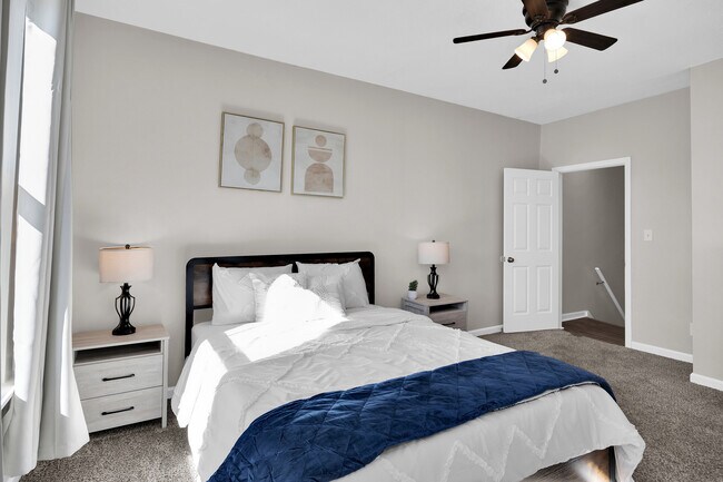 Building Photo - 2602 Riverside Dr