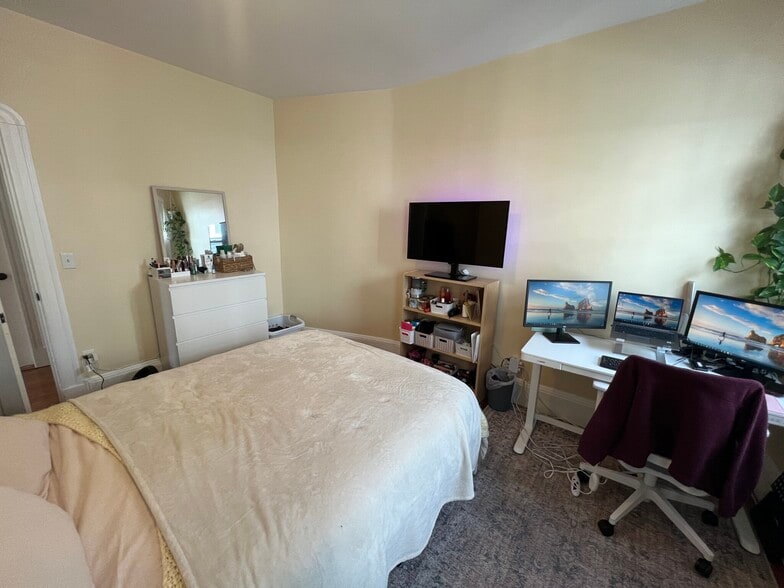 Building Photo - 48-50 Lowell St. Unit 2