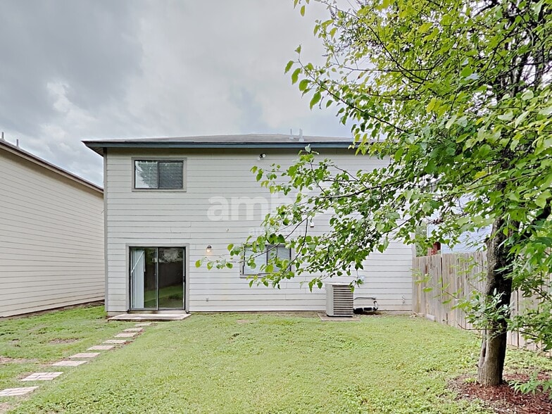 Building Photo - 11011 Victors Hl