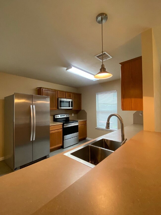 Building Photo - Spacious 4Bed, 2.5 Bath plus Bonus Room, 2-story home in the desirable Remington Grove community!