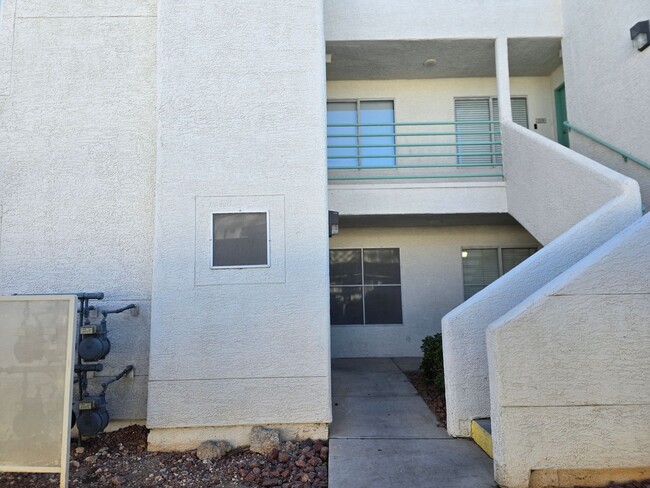 Building Photo - 2nd floor condo in west valley