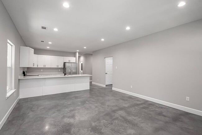 Building Photo - 1621 Wilson Rd