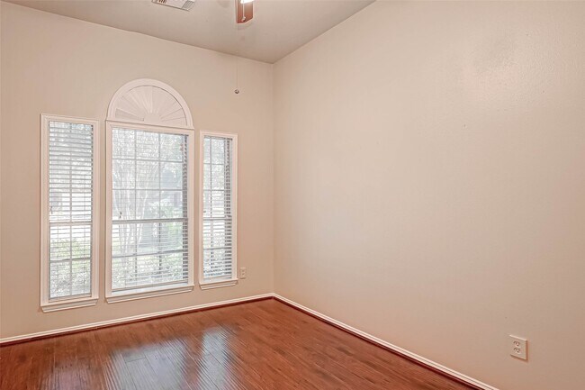Building Photo - 4727 Wind Trace Dr