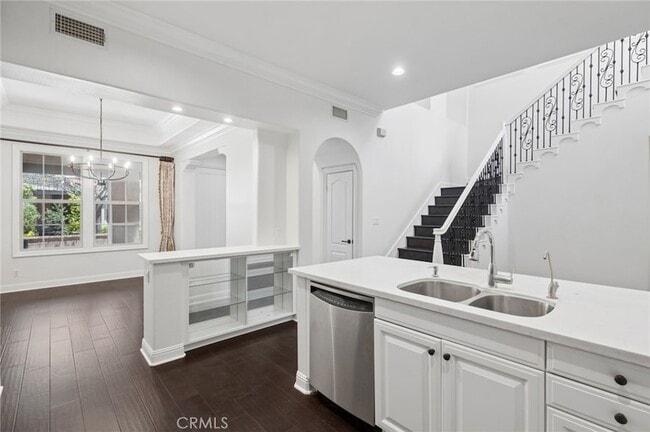 Building Photo - 67 Mandria