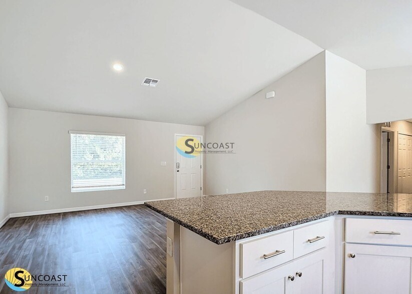 Building Photo - 33 Pine Radial