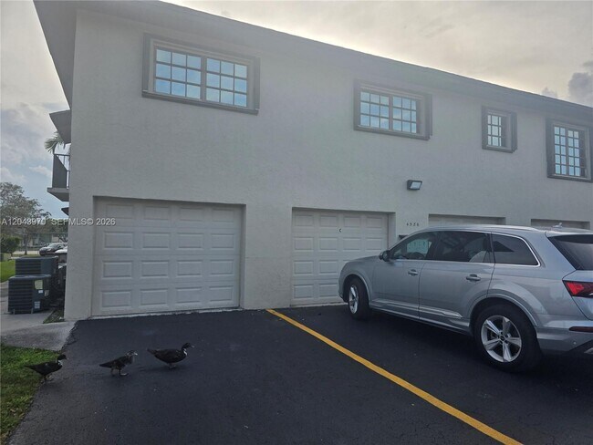 Building Photo - 4586 SW 139th Ct