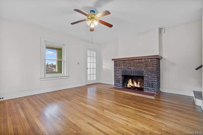 Building Photo - 247 Roberts Ave