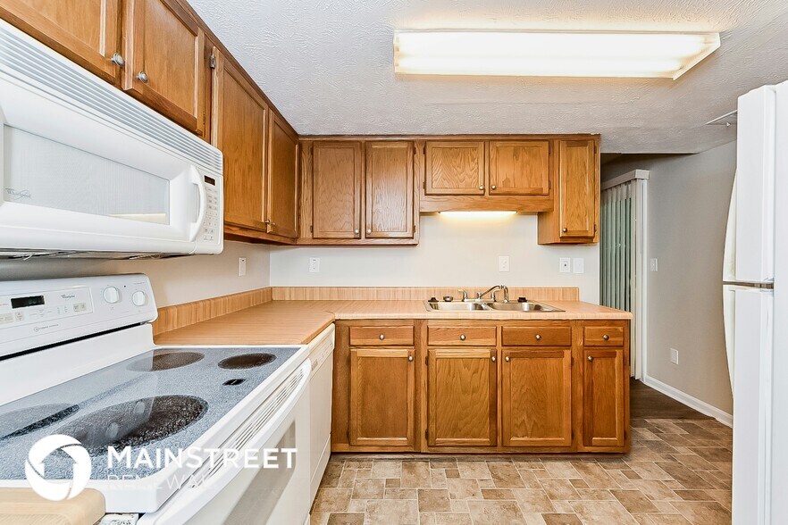 Building Photo - 8305 Gledstone Way