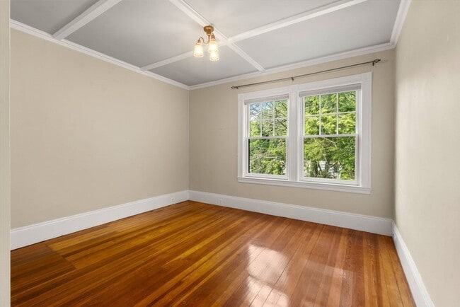 Building Photo - 18 Eaton Ct