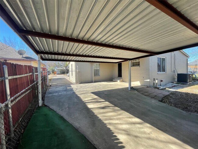 Building Photo - 3 BR/2BA | Single Family Home | Covered Patio | Additional Living room!