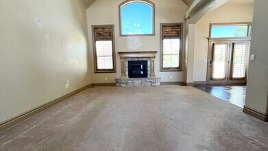 Building Photo - 6 Bed/3.5 Bathroom house in Herriman