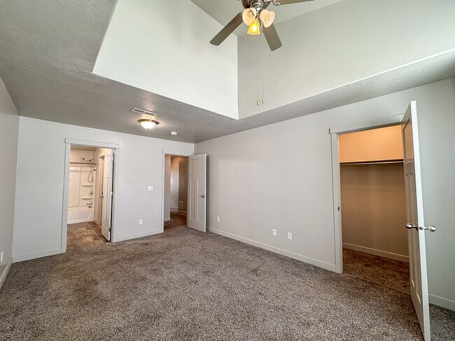 Building Photo - 699 E 355 N