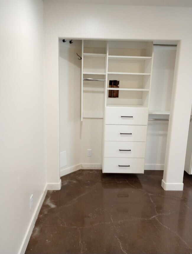 Building Photo - "Charming 2-Bedroom  with Spacious Living ...