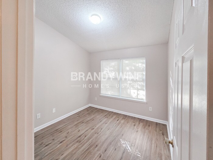 Building Photo - 107 Lake Terrace