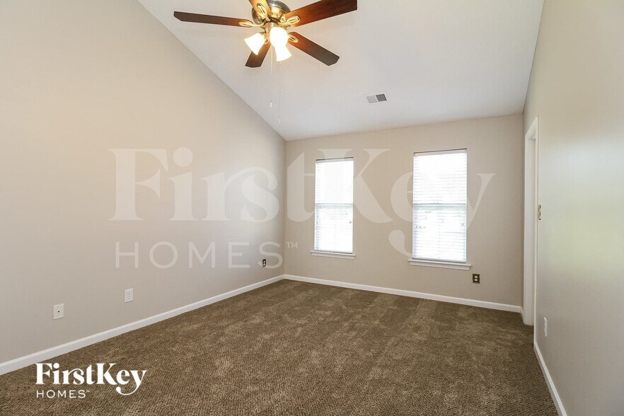 Building Photo - 6011 Hickory Creek Rd