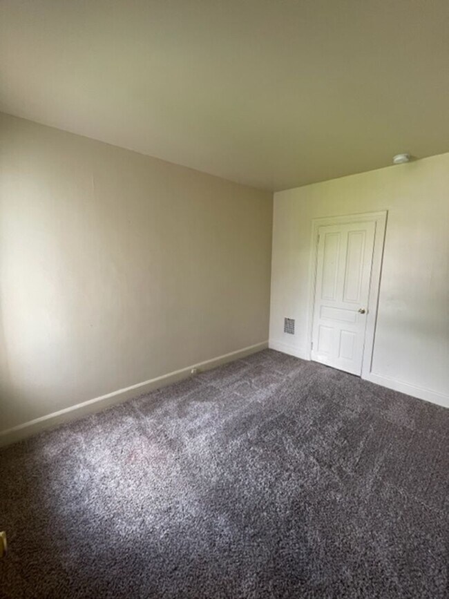 Building Photo - 3 Bedroom Single Family Home in Harrisburg!