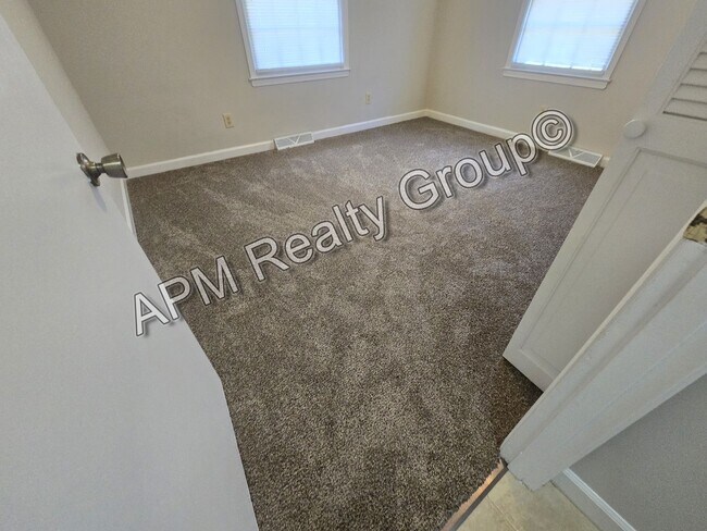 Building Photo - Spacious three bedroom West Columbia home