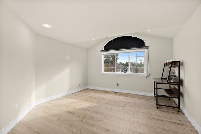 Building Photo - Immaculate 4-Bed Federal Way Home | Smart Tech, Tesla Charger, & Near JBLM!