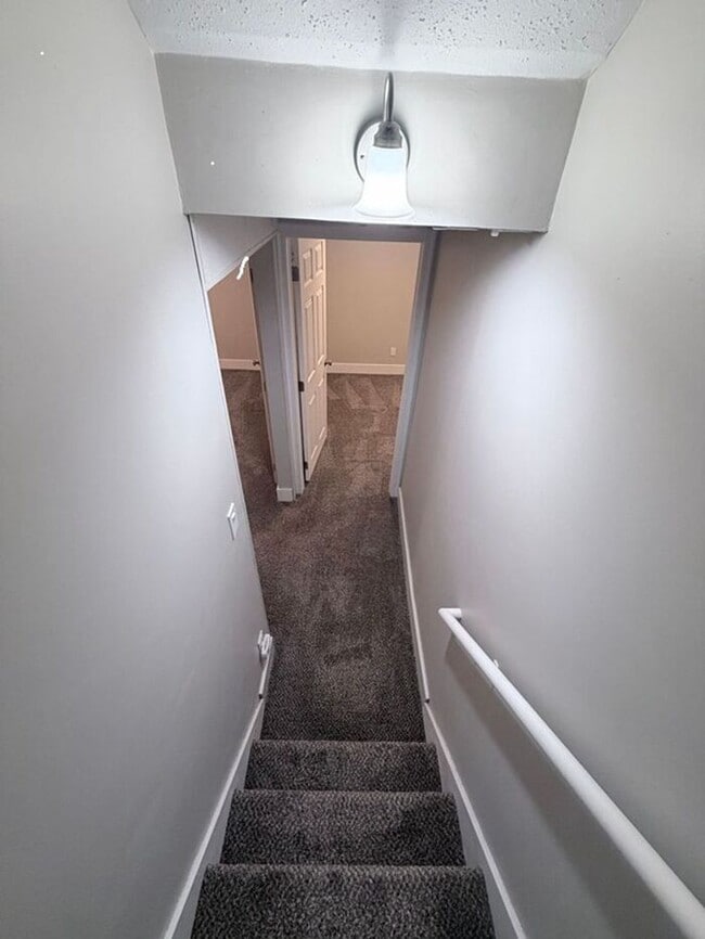 Building Photo - WEST JORDAN 5 BED, 4 BATH HOME