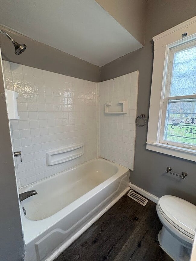 Building Photo - Three bedroom one bathroom single story home for rent