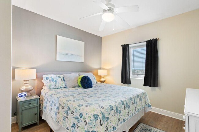 Building Photo - 365 E Beach Blvd