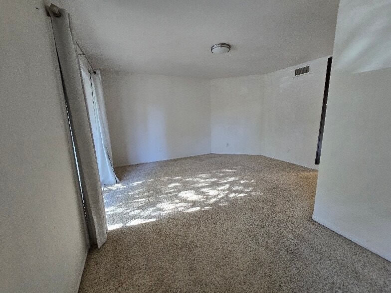 Building Photo - 3345 Oliphant St