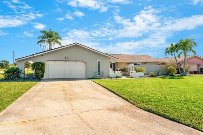 Building Photo - 12 Fairway Dr