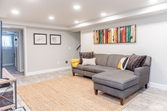 Building Photo - BRAND NEW REMODEL