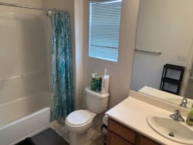 Building Photo - Experience Modern Comfort in This Newer Sp...