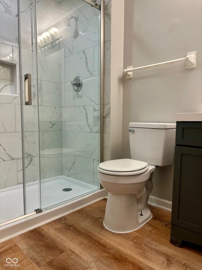 Building Photo - 5847 Lakeland Dr