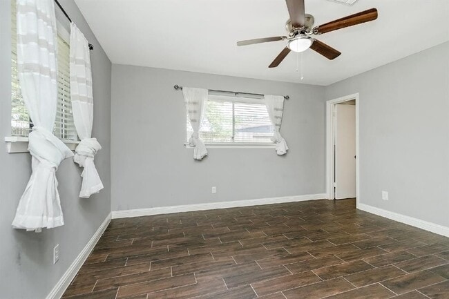 Building Photo - 1719 Longhorn Dr
