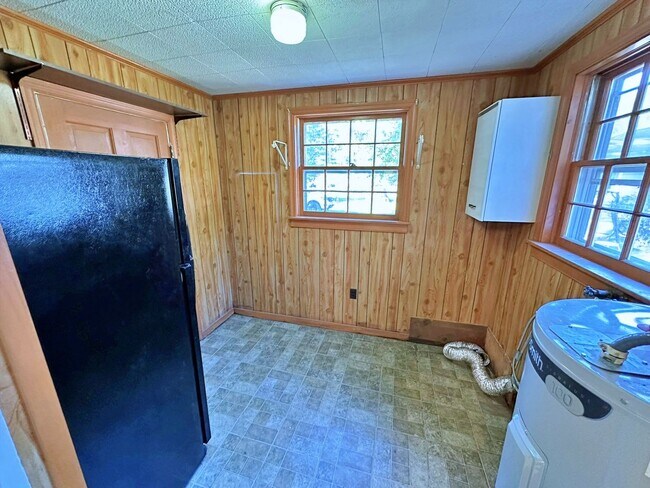 Building Photo - Cottage Rancher on Private Drive