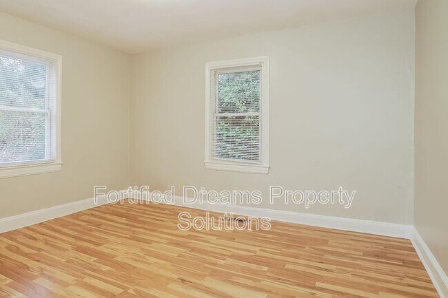 Building Photo - 421 E Twenty-Fourth St