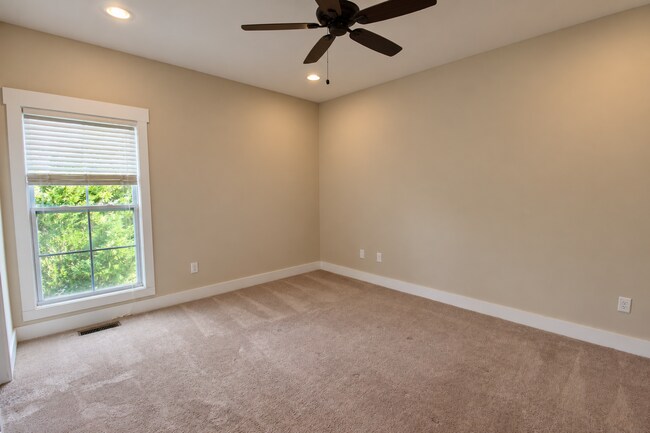 Building Photo - 1137 Cross Pointe Dr
