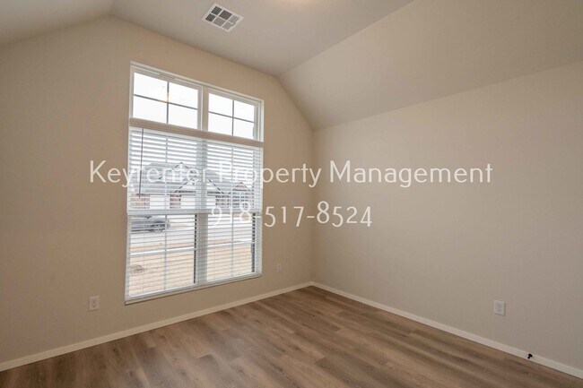 Building Photo - 12461 S Lakewood Ave