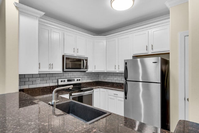 Building Photo - "Charming 3-Bedroom Townhouse Oasis in Destin!"