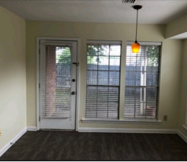 Building Photo - 6017 Bolingbrook Dr