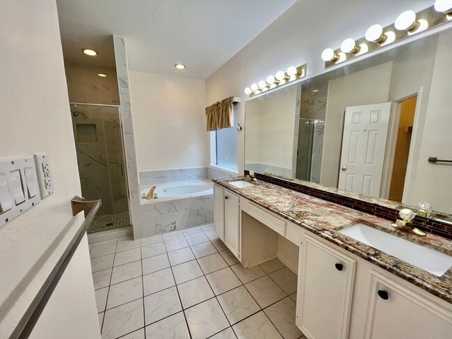 Building Photo - 13310 Misty Mill Dr