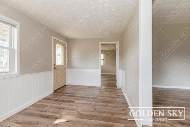 Building Photo - 306 N Mulberry St