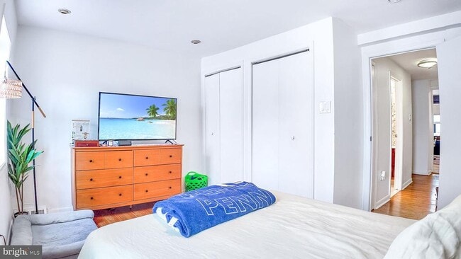 Building Photo - 434 Catharine St