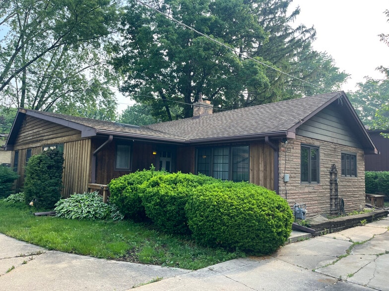 Building Photo - 203 N Wood Dale Rd