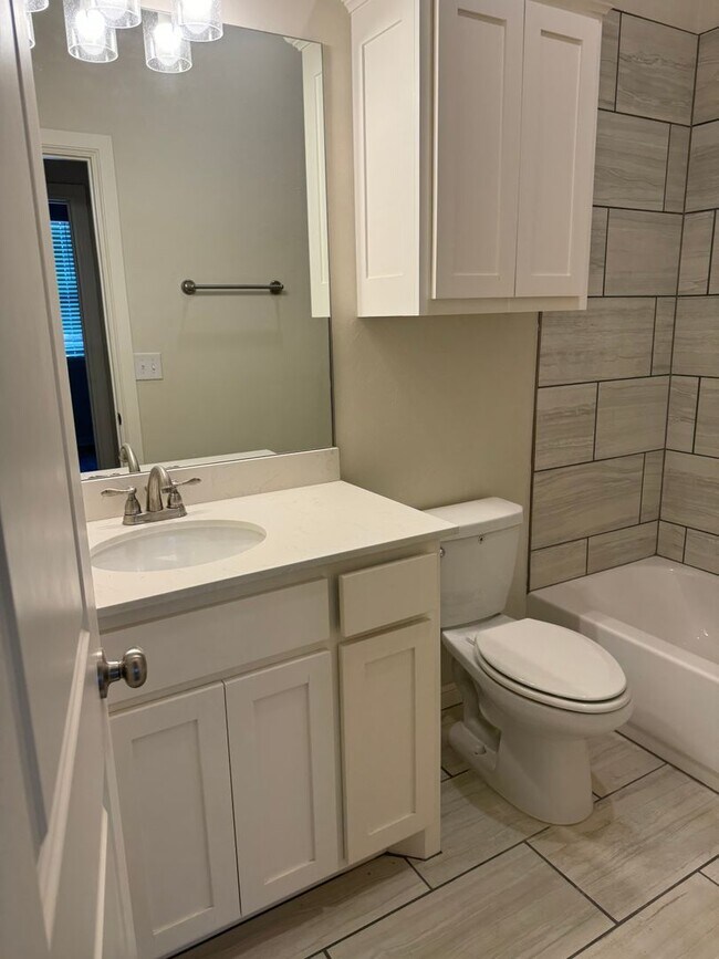Building Photo - Two bedroom two bath home with a study.