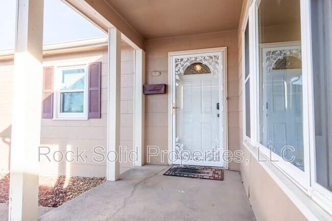 Building Photo - 1529 Walnut Dr