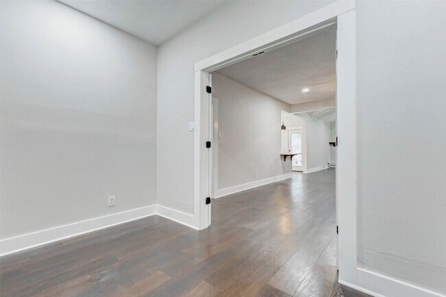 Building Photo - 22222 Greenbrook Dr